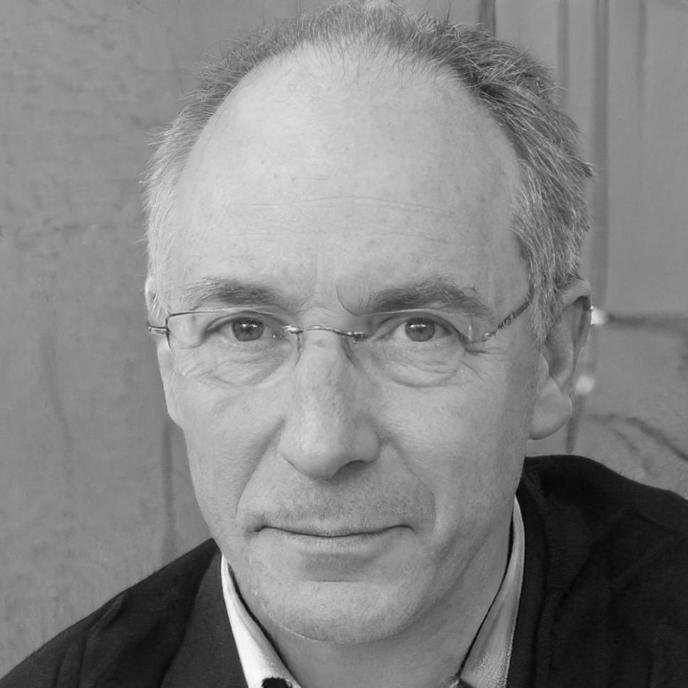 Portrait d'Antoine Dubois, Expert en Services Bancaires